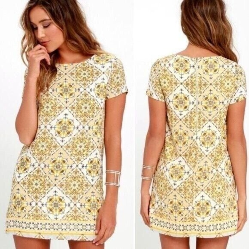 Lulus Dandy Lion Yellow Print Shift Dress Womens Size Small Short Sleeve Mini